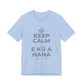 KEEP CALM A E KŪ A HANA T-Shirt (Baby Blue–Silver)