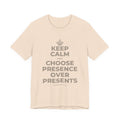 KEEP CALM AND CHOOSE PRESENCE OVER PRESENTS T-Shirt (Soft Cream–Heather Mauve)