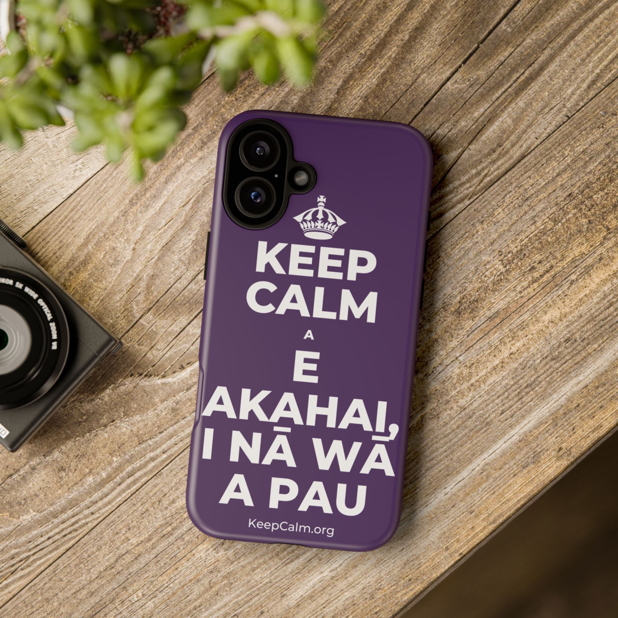 KEEP CALM A E AKAHAI, I NĀ WĀ A PAU Phone Case
