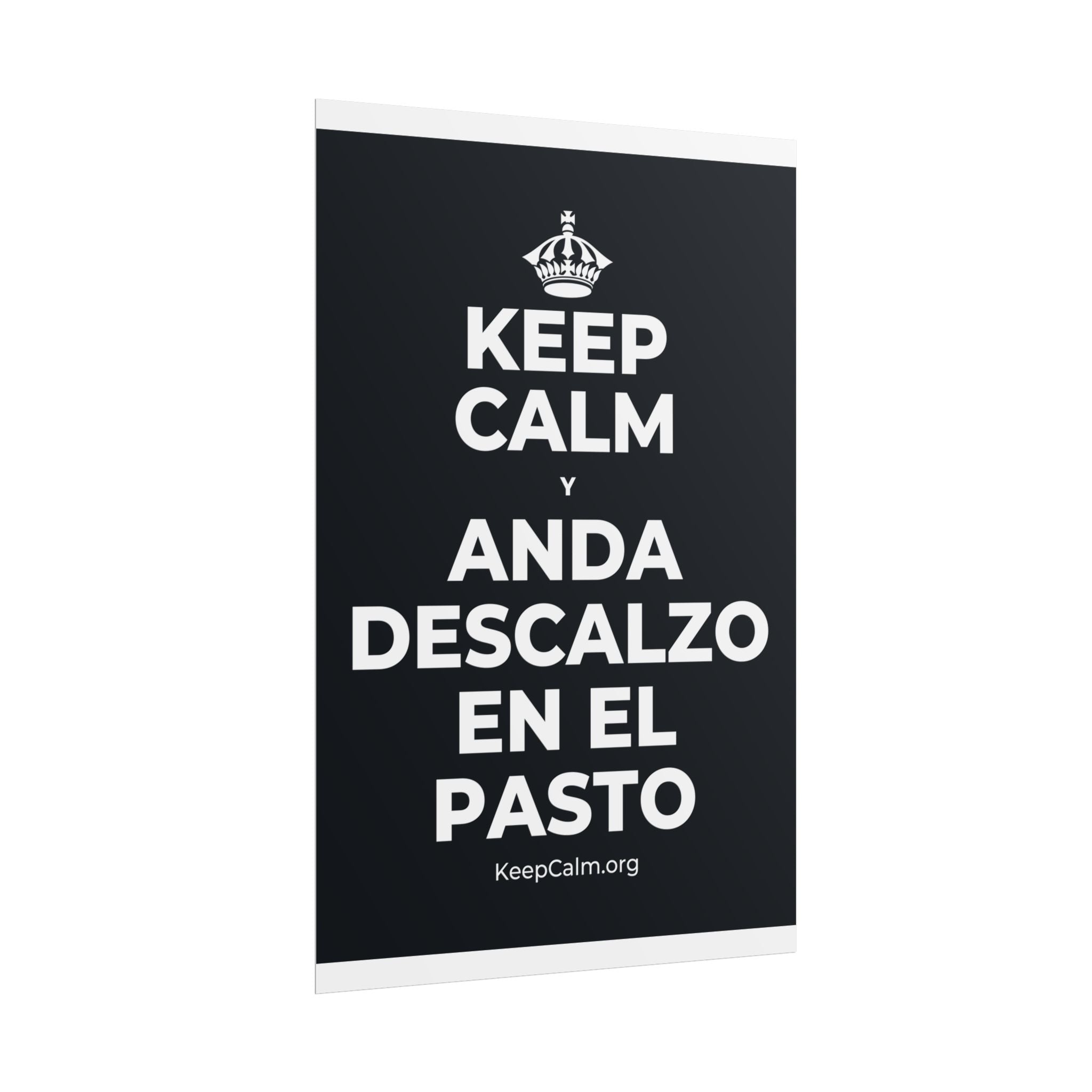 KEEP CALM Y ANDA DESCALZO EN EL PASTO Poster (Dark)