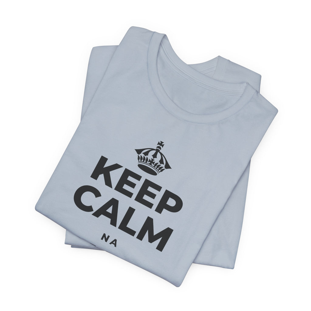 KEEP CALM NA METAMETA KIDOGO T-Shirt (White–Asphalt)