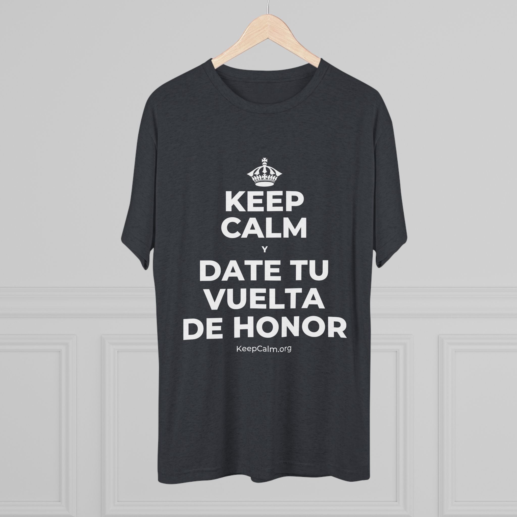 KEEP CALM Y DATE TU VUELTA DE HONOR Tri-Blend Tee