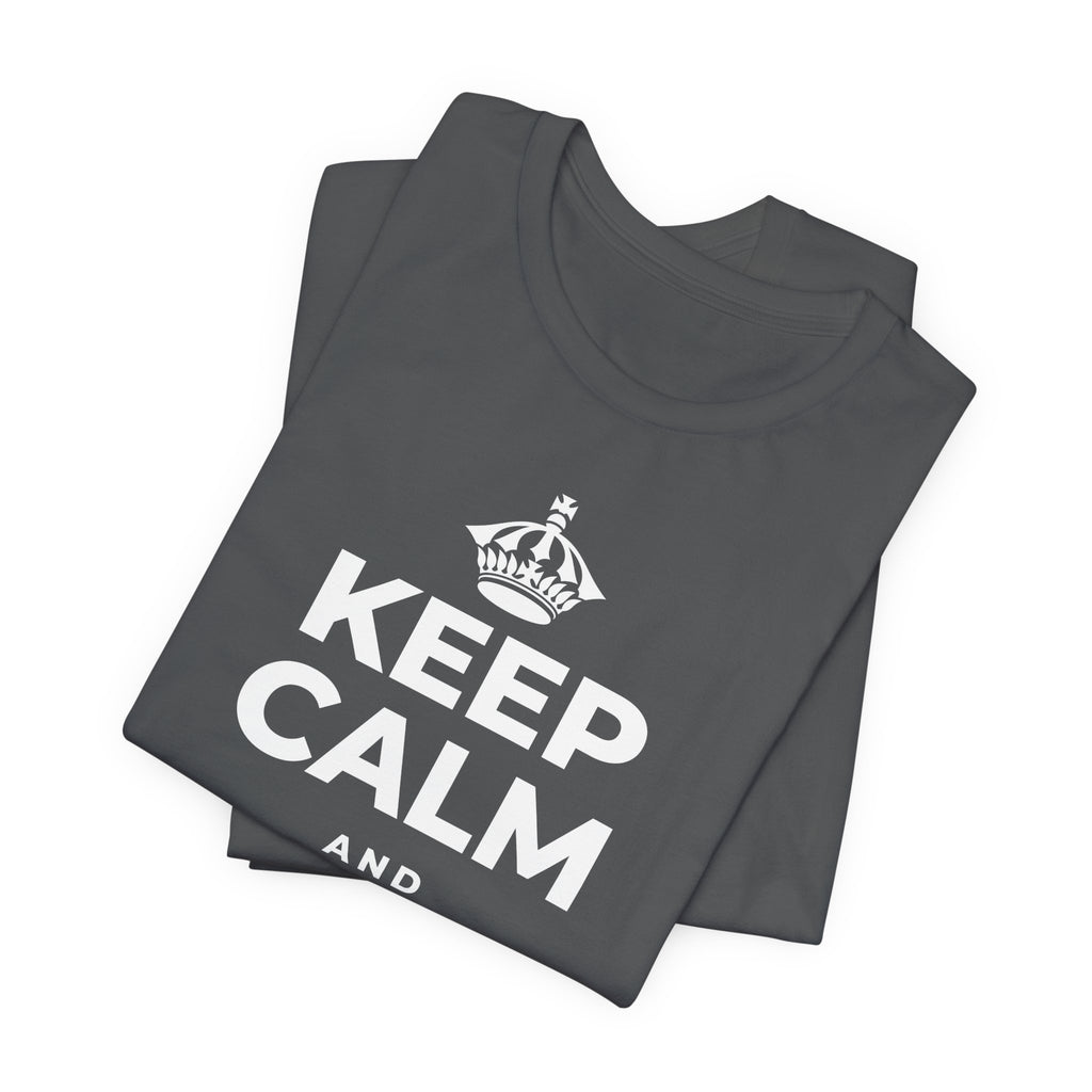 KEEP CALM AND வார இறுதிக்குள் மெதுவாக இறங்குங்கள் T-Shirt (White–Asphalt)
