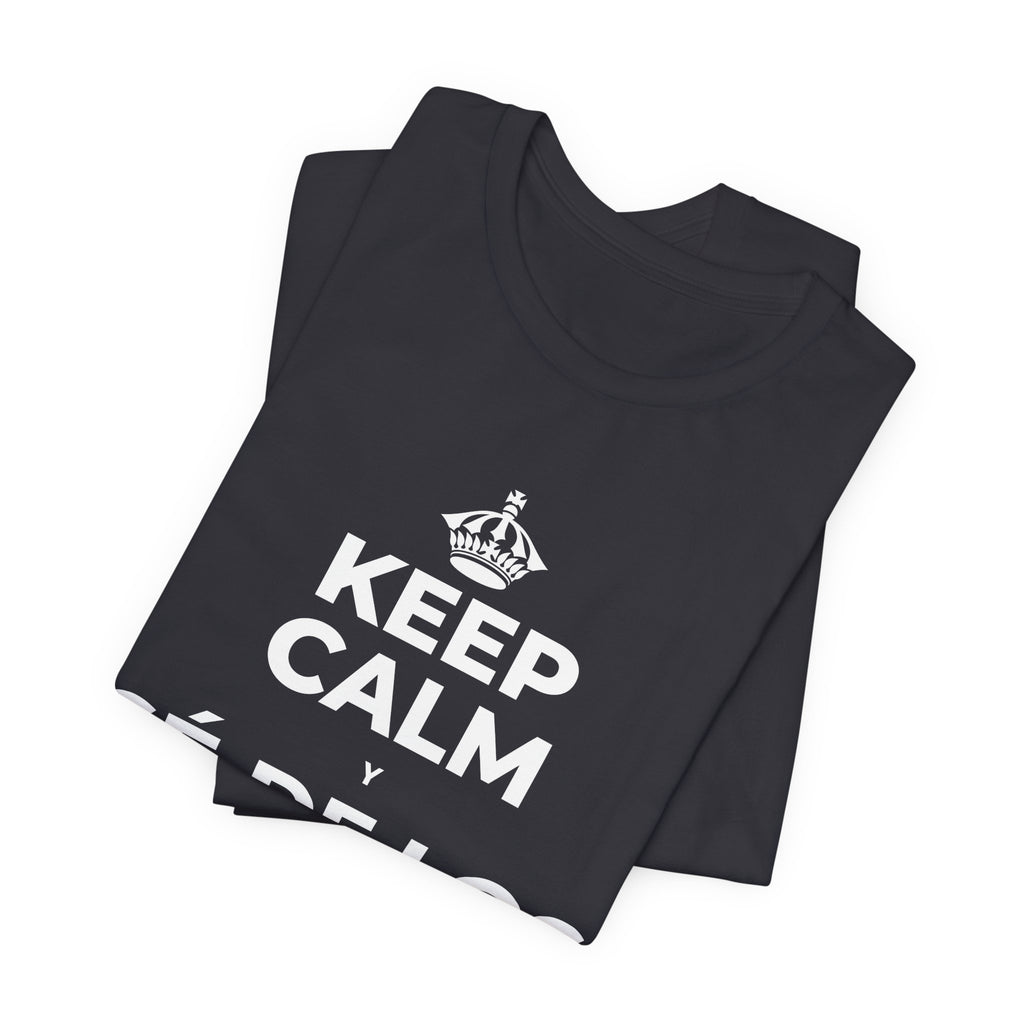 KEEP CALM Y SÉ DE LOS QUE AYUDAN T-Shirt (Baby Blue–Silver)