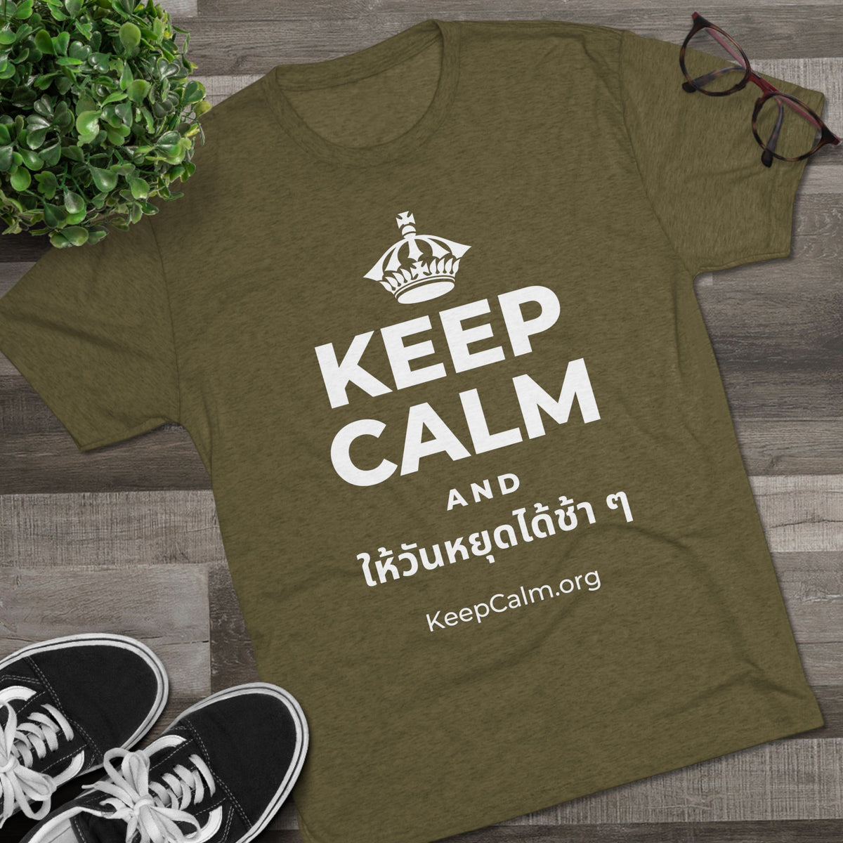 KEEP CALM AND ให้วันหยุดได้ช้า ๆ Tri-Blend Tee
