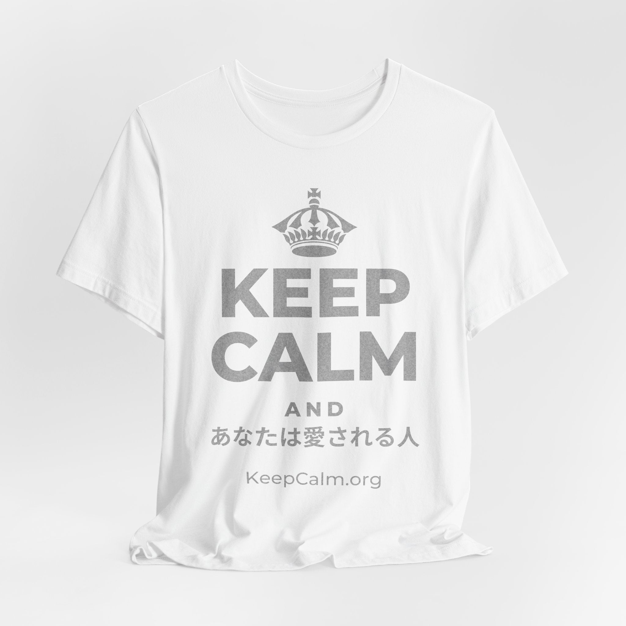 KEEP CALM AND あなたは愛される人 T-Shirt (White–Asphalt)