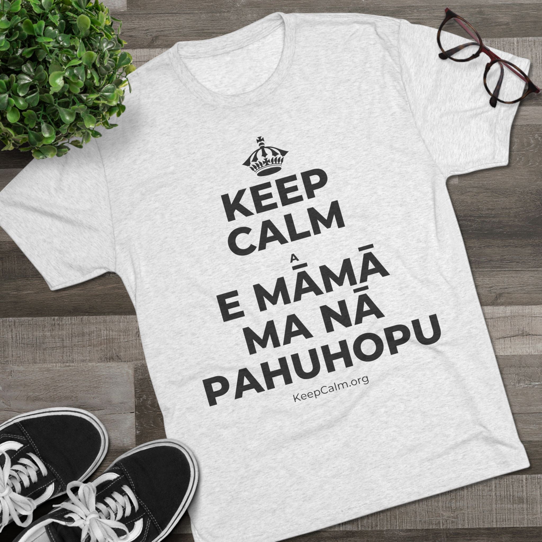 KEEP CALM A E MĀMĀ MA NĀ PAHUHOPU Tri-Blend Tee