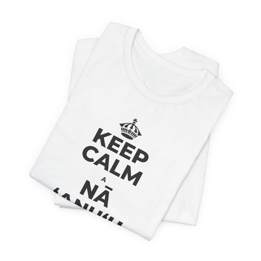 KEEP CALM A NĀ ʻANUʻU LIʻILIʻI, MAKAHIKI NUI T-Shirt (White–Asphalt)