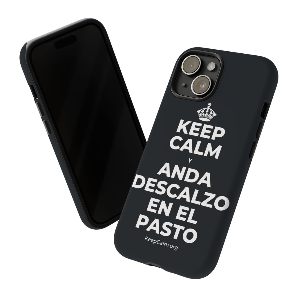KEEP CALM Y ANDA DESCALZO EN EL PASTO Phone Case (Dark)