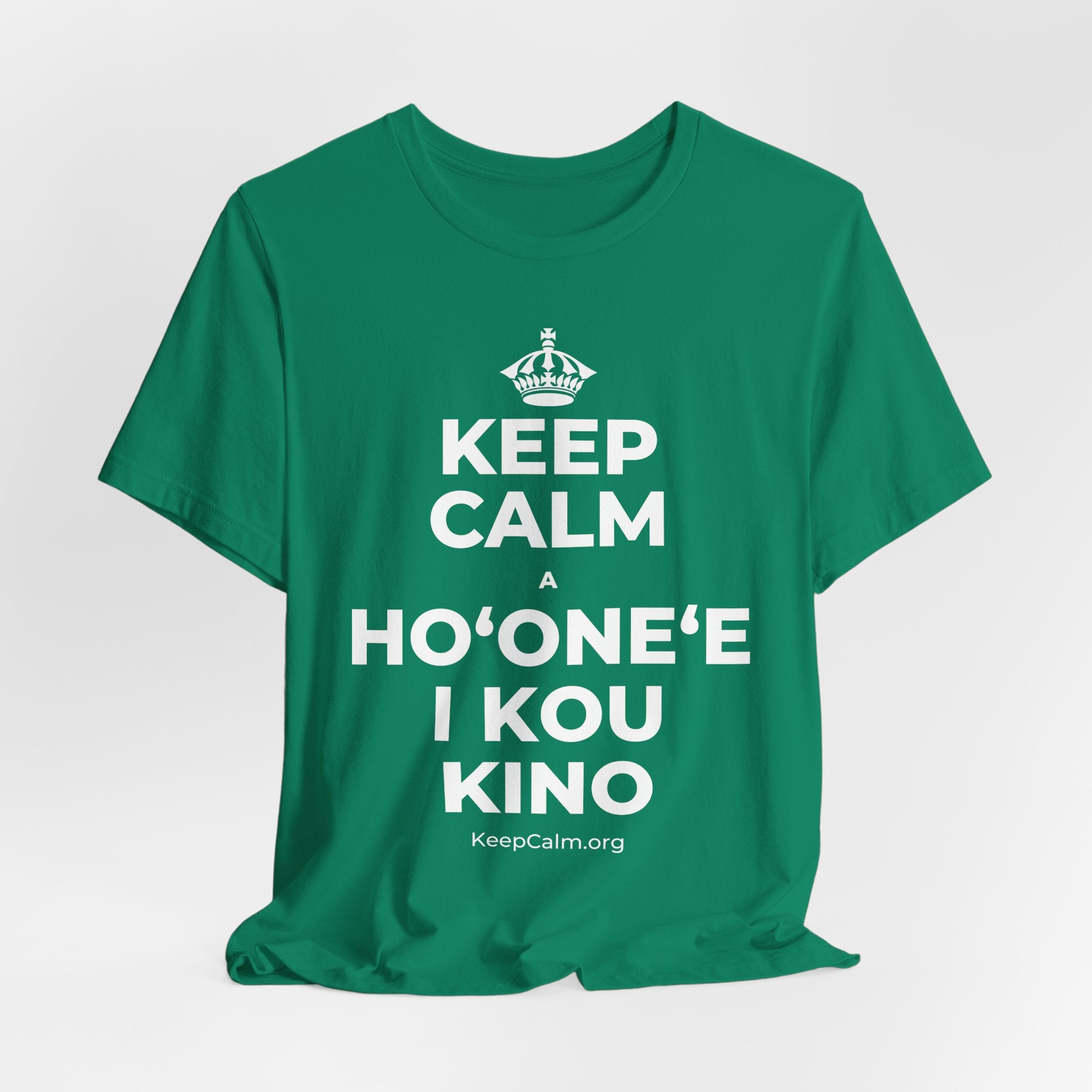 KEEP CALM A HOʻONEʻE I KOU KINO T-Shirt (White–Asphalt)
