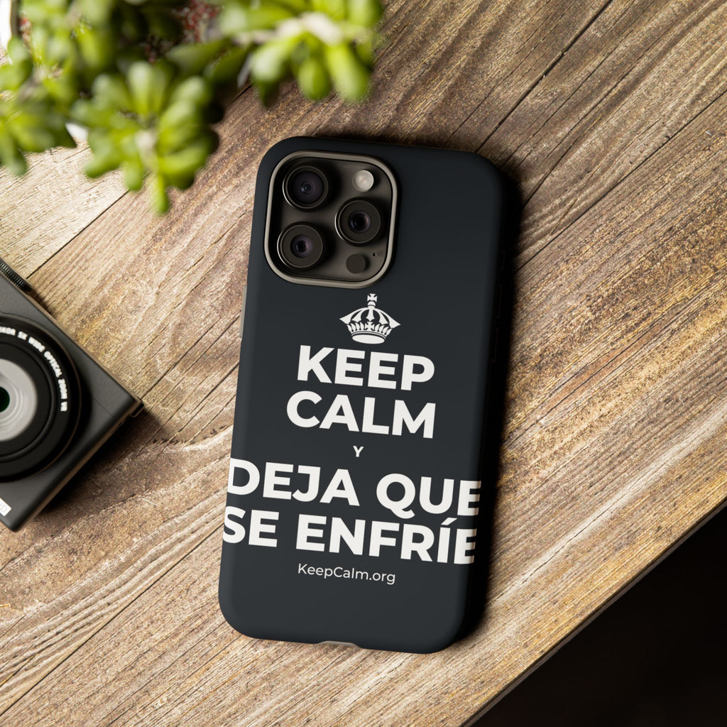 KEEP CALM Y DEJA QUE SE ENFRÍE Phone Case (Dark)