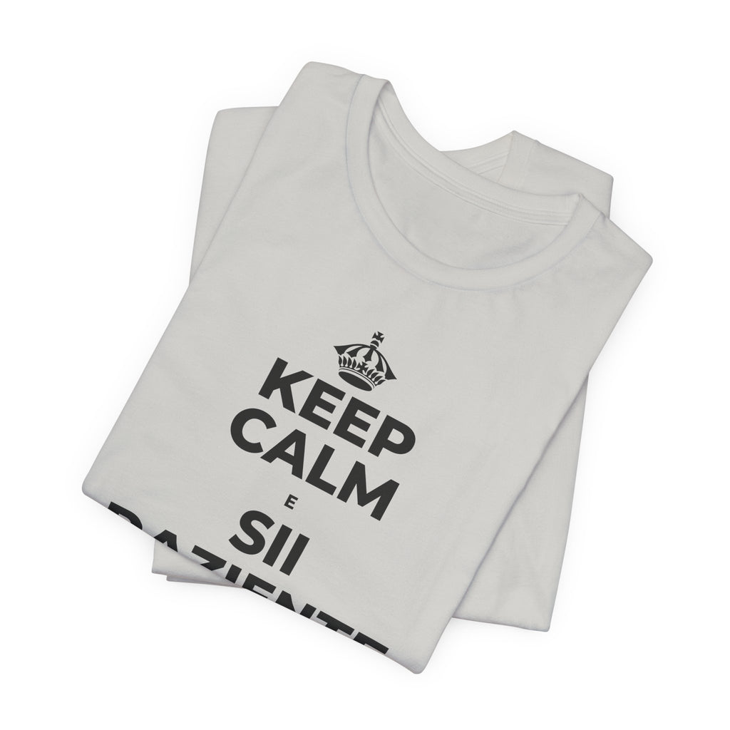 KEEP CALM E SII PAZIENTE CON LE NUOVE ABITUDINI T-Shirt (Baby Blue–Silver)