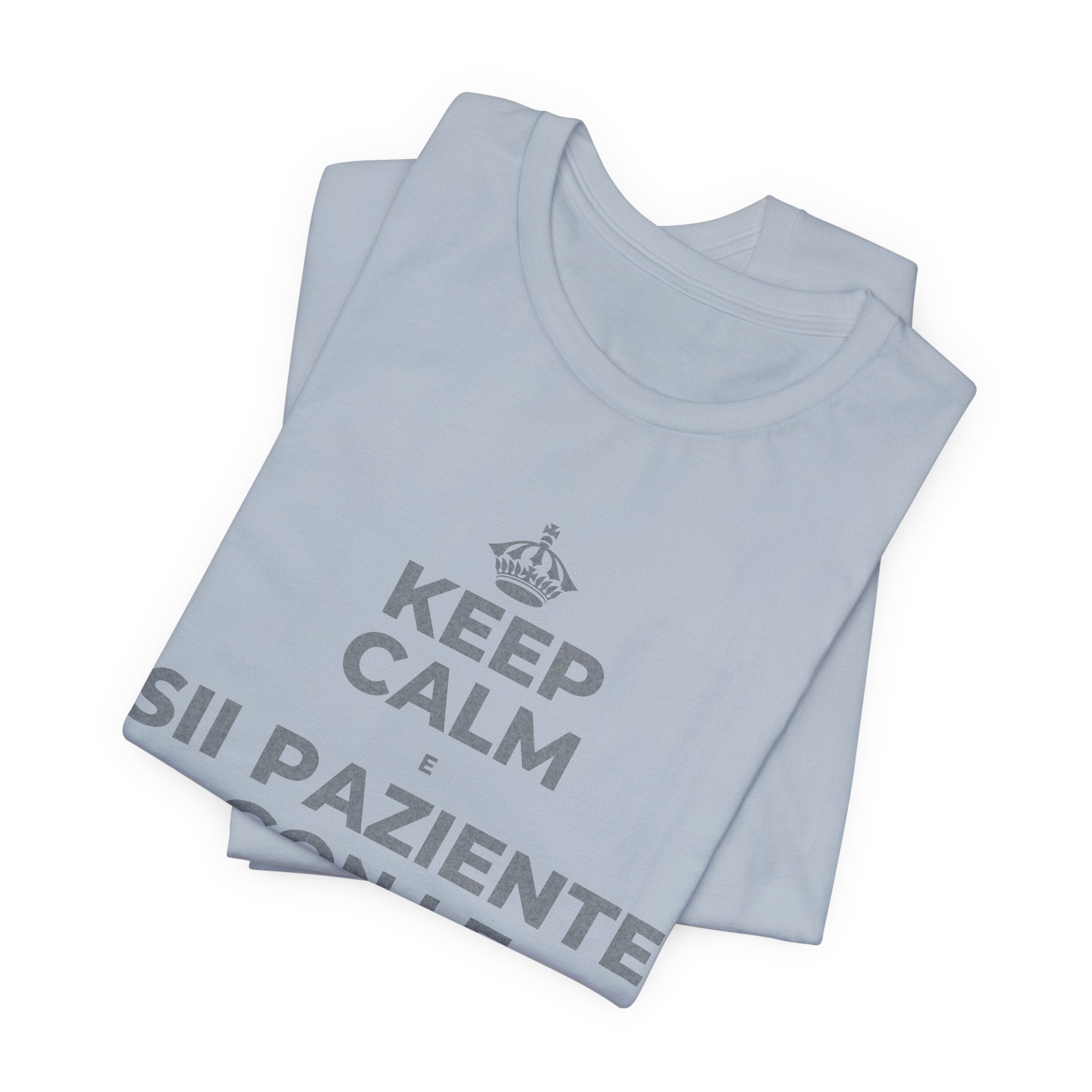 KEEP CALM E SII PAZIENTE CON LE NUOVE ABITUDINI T-Shirt (White–Asphalt)