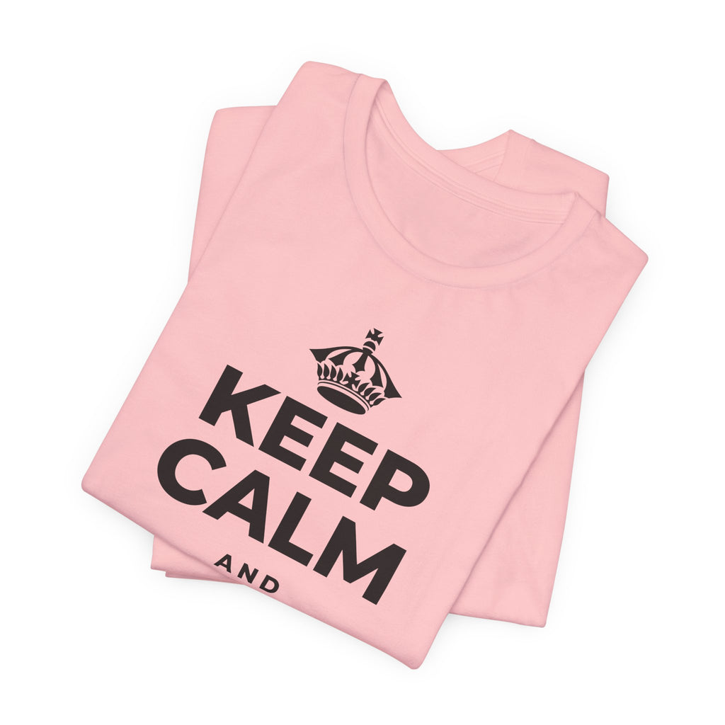 KEEP CALM AND வார இறுதிக்குள் மெதுவாக இறங்குங்கள் T-Shirt (White–Asphalt)