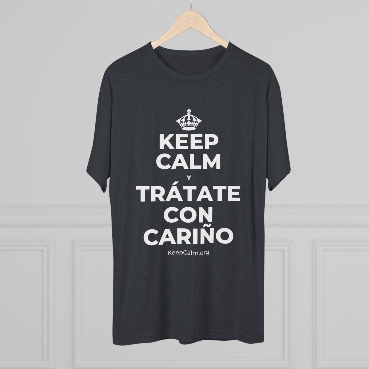 KEEP CALM Y TRÁTATE CON CARIÑO Tri-Blend Tee