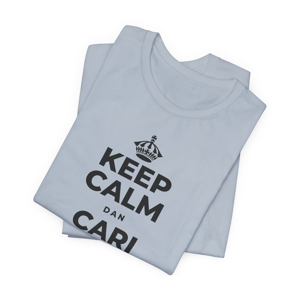 KEEP CALM DAN CARI HANGAT DI HAL KECIL T-Shirt (White–Asphalt)