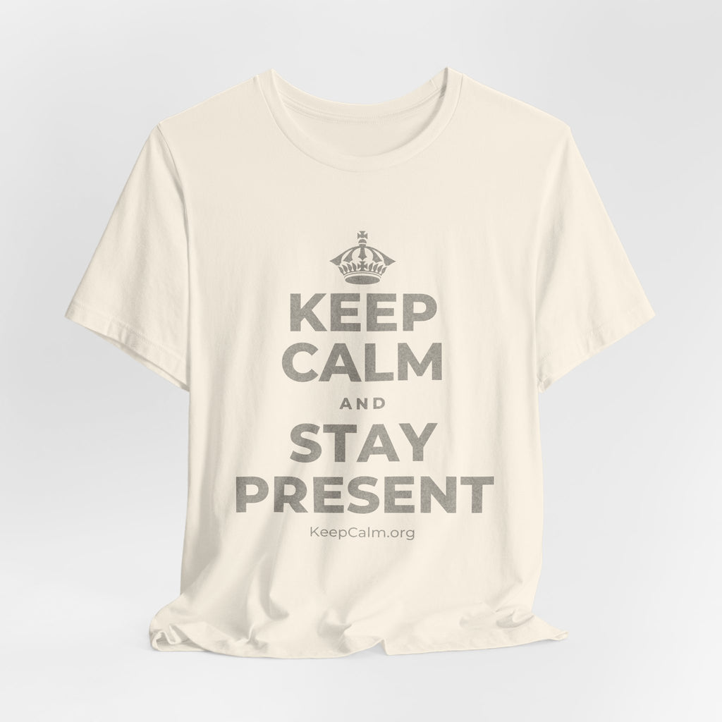 KEEP CALM AND STAY PRESENT T-Shirt (White–Asphalt)