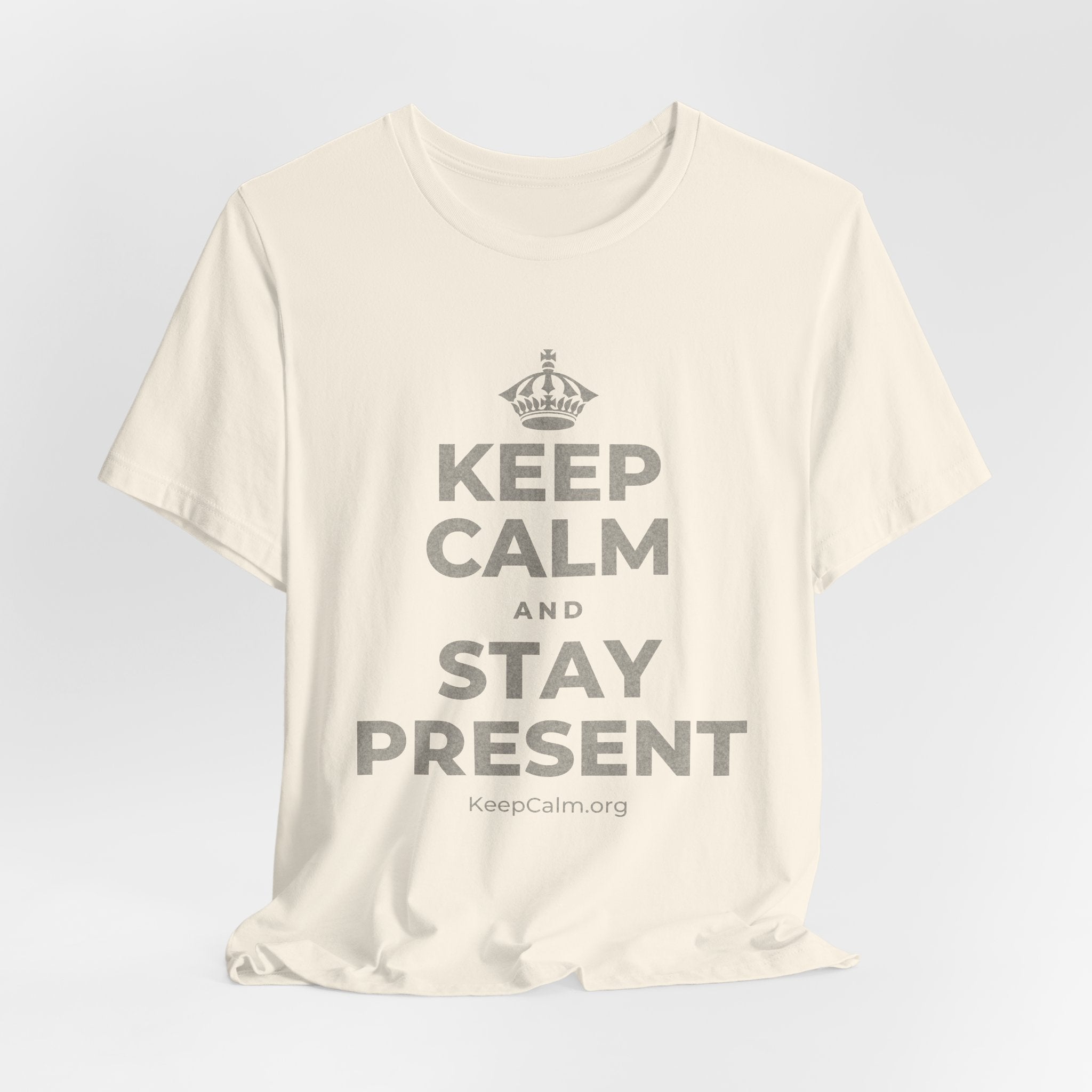 KEEP CALM AND STAY PRESENT T-Shirt (White–Asphalt)