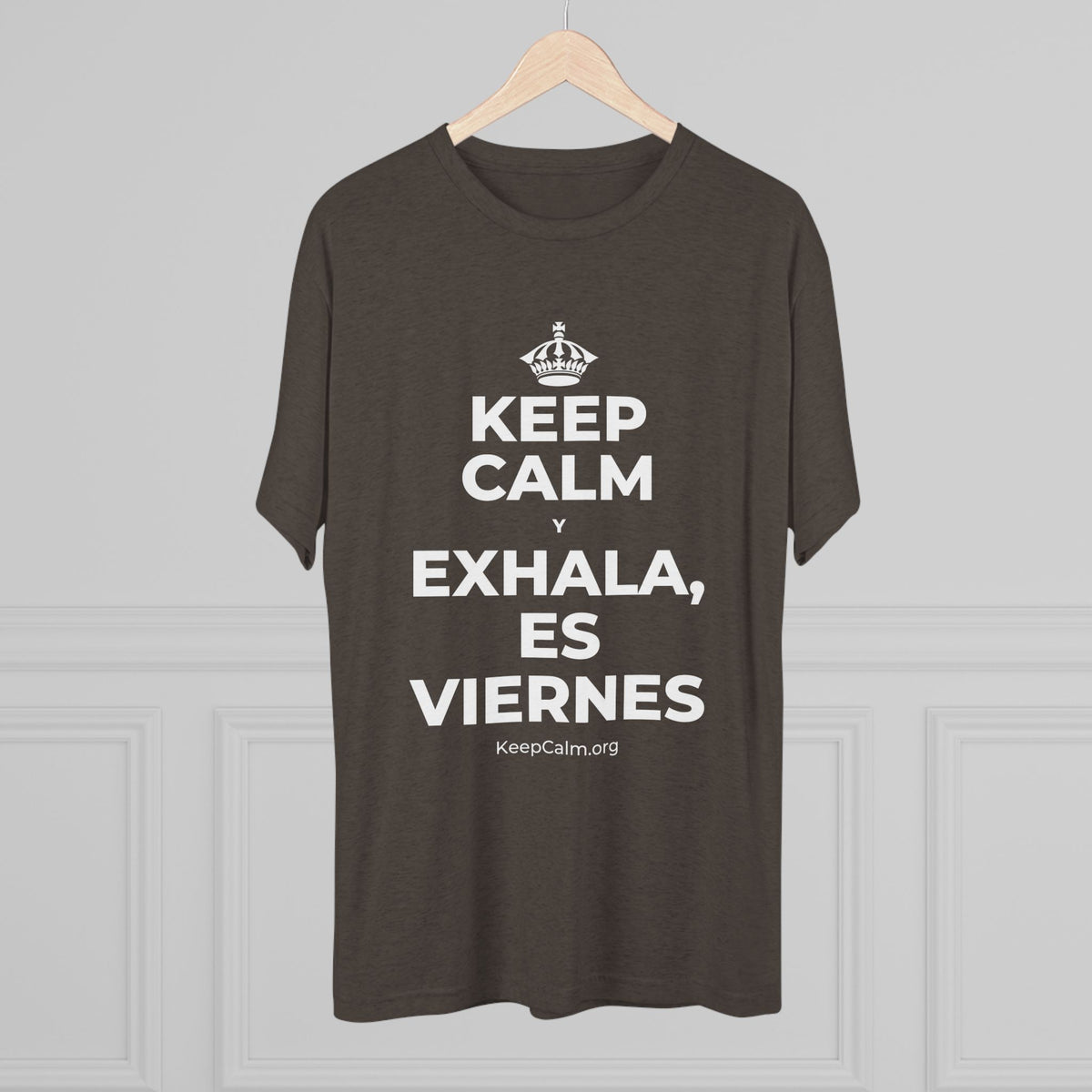 KEEP CALM Y EXHALA, ES VIERNES Tri-Blend Tee