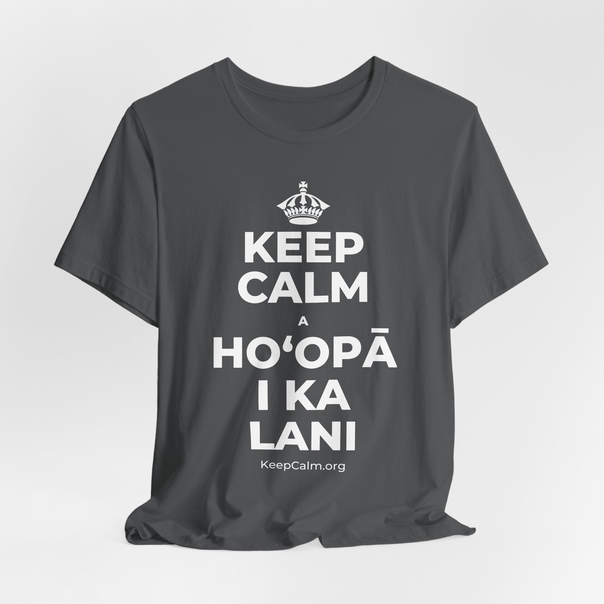 KEEP CALM A HOʻOPĀ I KA LANI T-Shirt (White–Asphalt)