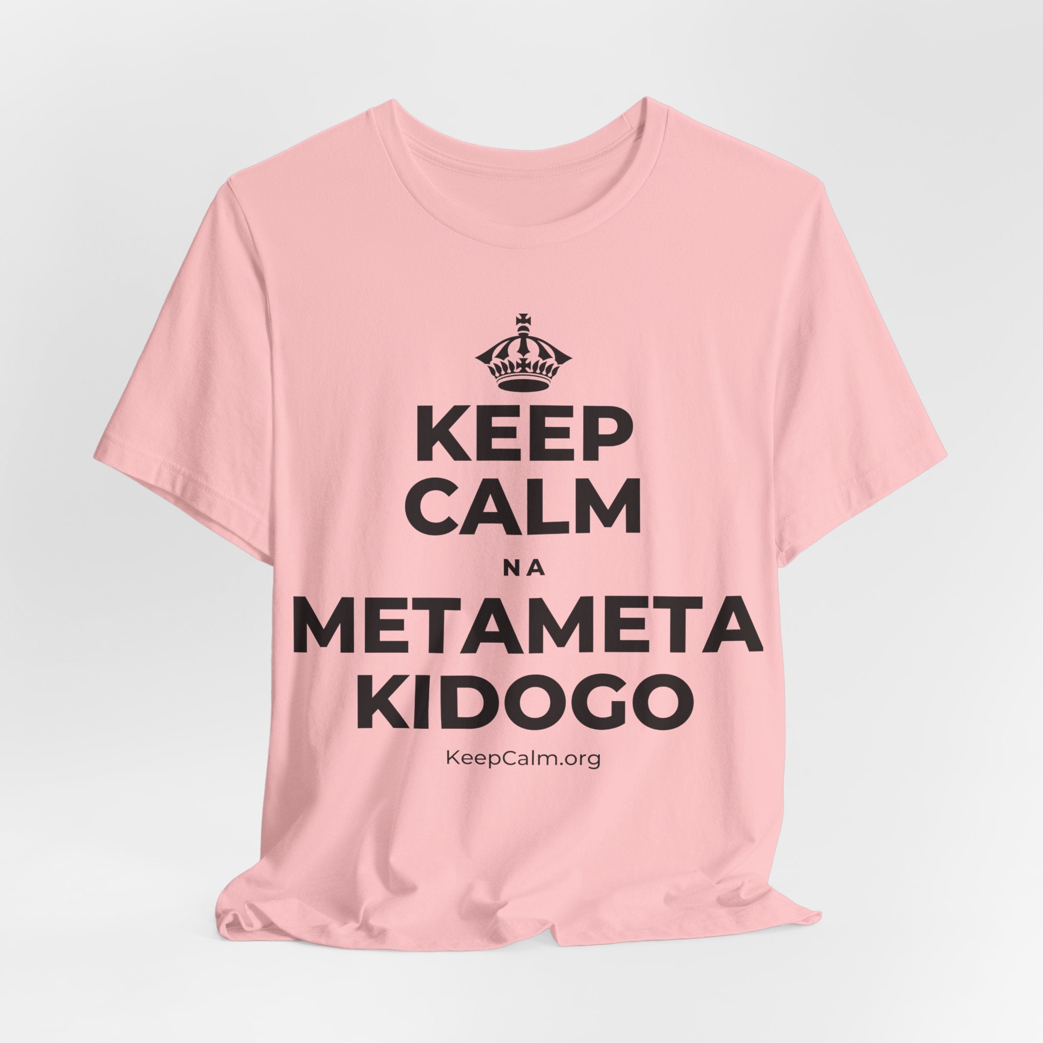 KEEP CALM NA METAMETA KIDOGO T-Shirt (White–Asphalt)