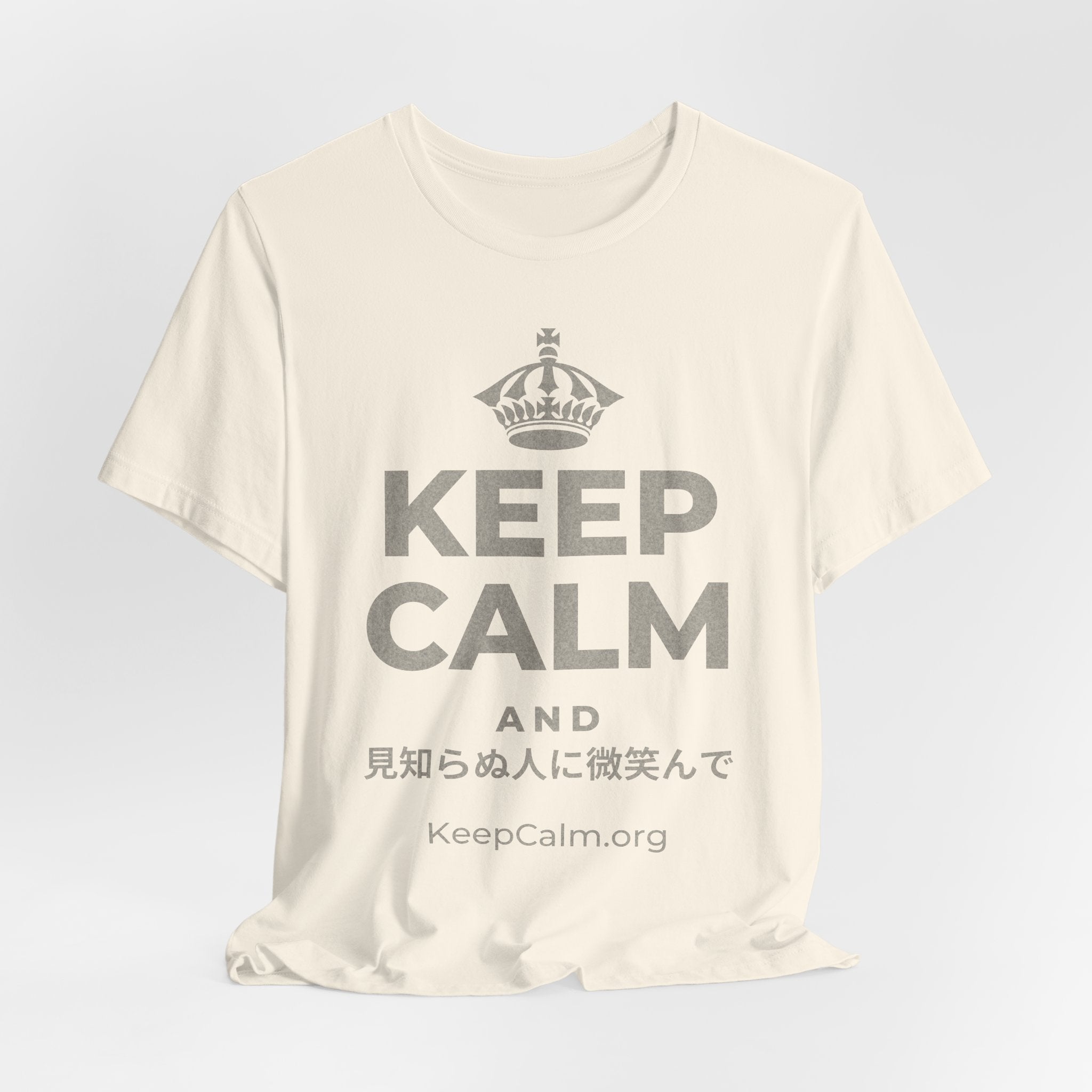 KEEP CALM AND 見知らぬ人に微笑んで T-Shirt (White–Asphalt)