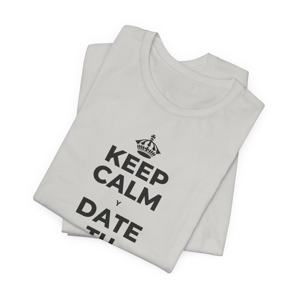 KEEP CALM Y DATE TU VUELTA DE HONOR T-Shirt (Baby Blue–Silver)