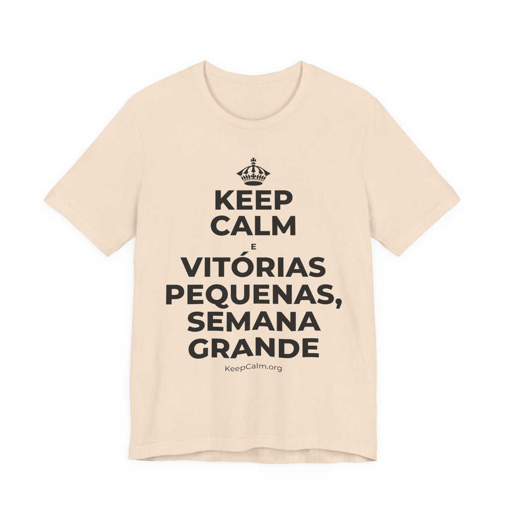 KEEP CALM E VITÓRIAS PEQUENAS, SEMANA GRANDE T-Shirt (Soft Cream–Heather Mauve)