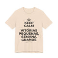 KEEP CALM E VITÓRIAS PEQUENAS, SEMANA GRANDE T-Shirt (Soft Cream–Heather Mauve)