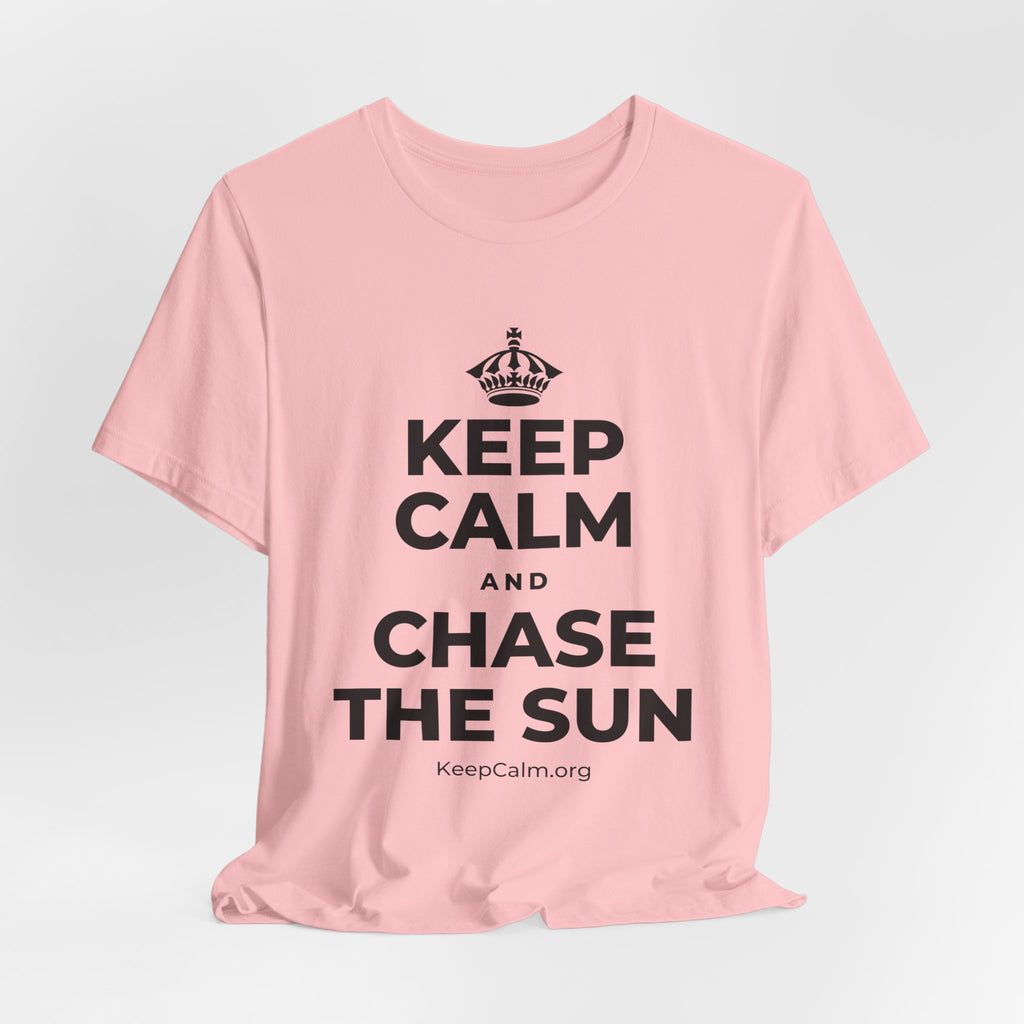 KEEP CALM AND CHASE THE SUN T-Shirt (White–Asphalt)