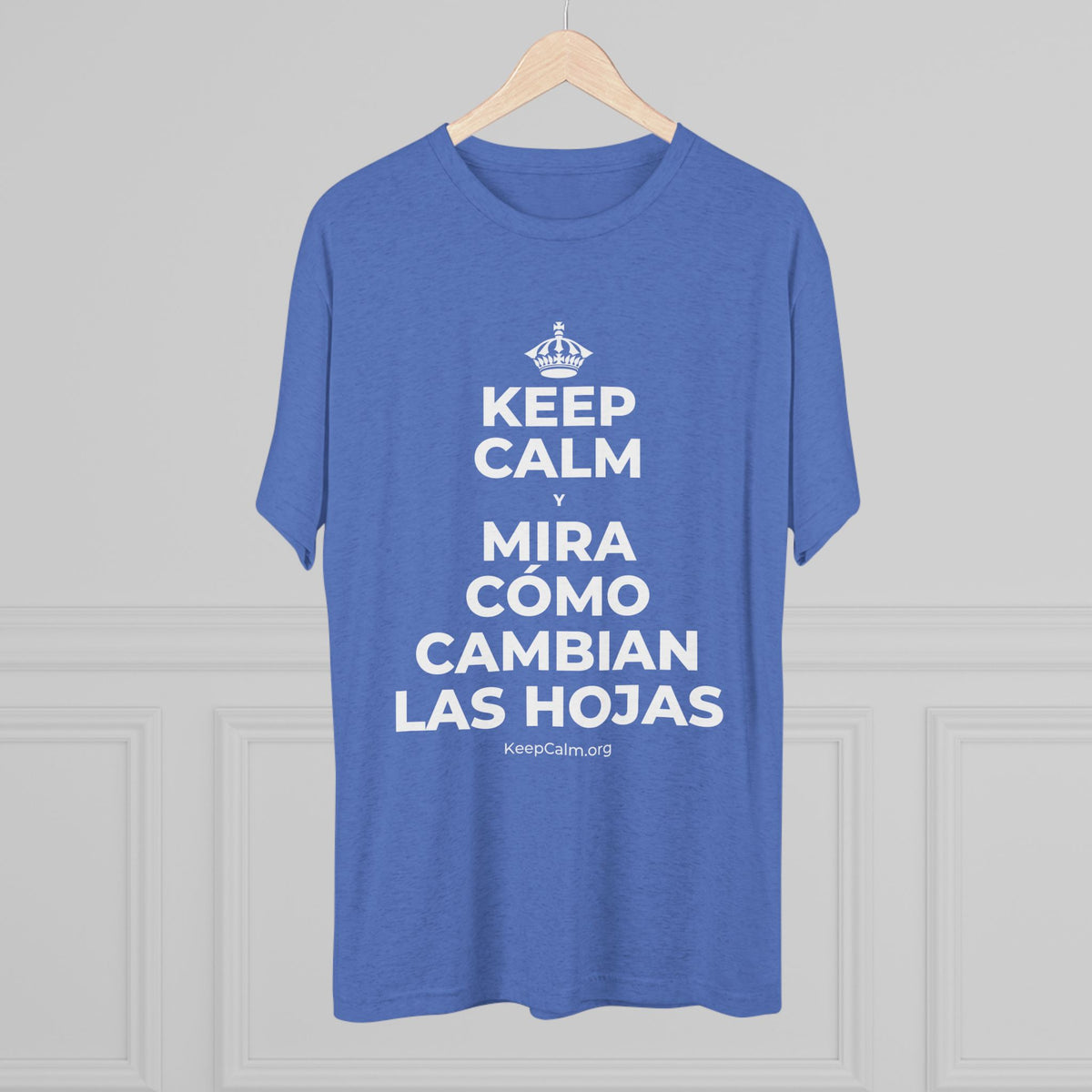 KEEP CALM Y MIRA CÓMO CAMBIAN LAS HOJAS Tri-Blend Tee