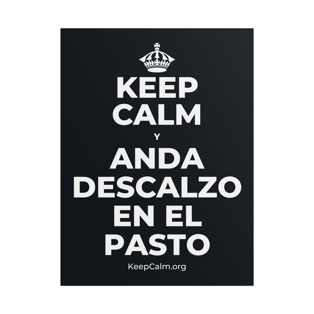 KEEP CALM Y ANDA DESCALZO EN EL PASTO Poster (Dark)